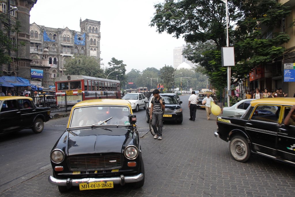 21-Taxi's in front of Cafe Mondegar.jpg - Taxi's in front of Cafe Mondegar